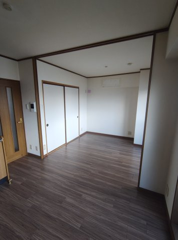 ローレル三宮の居間・リビング