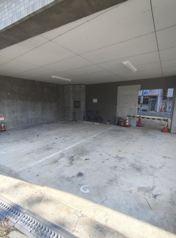 ローレル三宮の駐車場