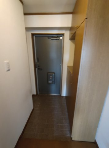 ローレル三宮の玄関