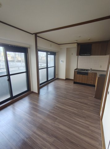 ローレル三宮の居間・リビング