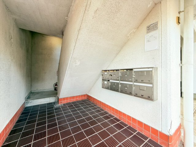 エクリート朝霧のエントランス