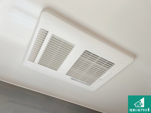 神戸市西区桜が丘東町　中古一戸建ての冷暖房・空調設備|四季を通して快適なバスライフをお手伝いする浴室暖房乾燥機！浴室の乾燥・暖房・涼風・換気はもちろん、２４時間換気にも対応！