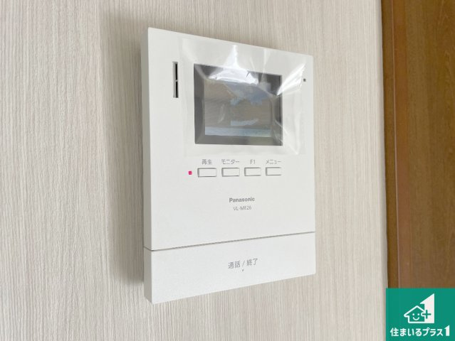 神戸市西区桜が丘東町　中古一戸建ての防犯設備|カラーモニターインターホン！声だけでなく来訪者の姿や顔がモニターで確認できるので、小さなお子様がいらっしゃるご家庭でも安心できます！