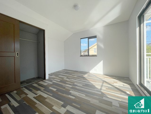 神戸市西区桜が丘東町　中古一戸建ての洋室|シンプルな洋室は、自分好みのインテリアが楽しめます♪ご家族とインテリアや家具を選びに行くのは新築購入時の醍醐味の一つです。ぜひお楽しみください♪