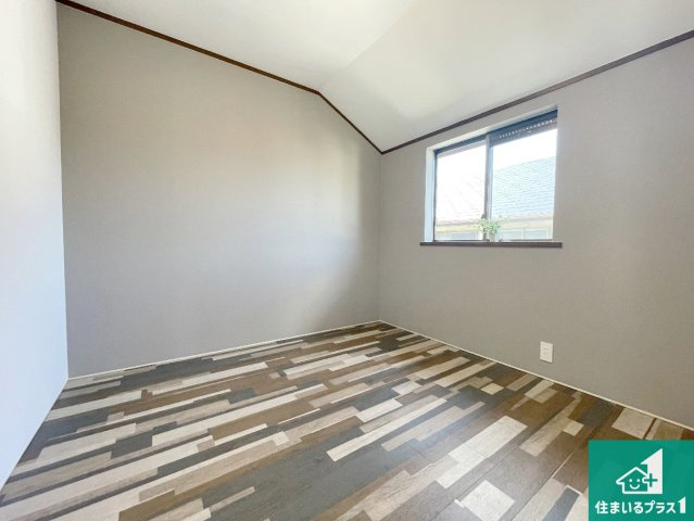 神戸市西区桜が丘東町　中古一戸建ての洋室|シンプルな洋室は、自分好みのインテリアが楽しめます♪ご家族とインテリアや家具を選びに行くのは新築購入時の醍醐味の一つです。ぜひお楽しみください♪