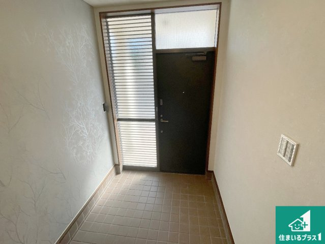 神戸市西区桜が丘東町　中古一戸建ての玄関|シューズボックスにはたくさんの靴が収納できるので玄関周りはいつもスッキリ！ご家族が増えても安心！