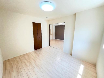 【寝室】 | メゾンヴィラージュ