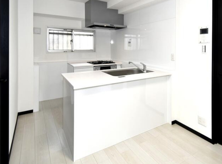 ライオンズマンション志村坂上のキッチン|白基調の清潔感溢れるキッチン