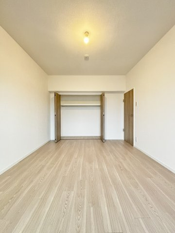 アイビーハイツ甲子園の洋室|ゆったりした洋室です