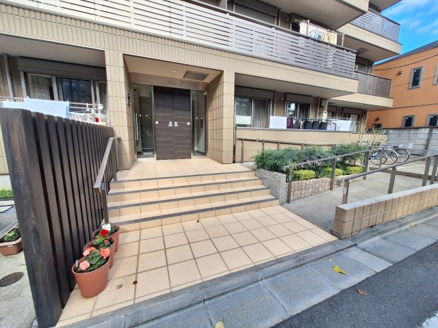 （シニア限定）リーフテラス中村橋のエントランス
