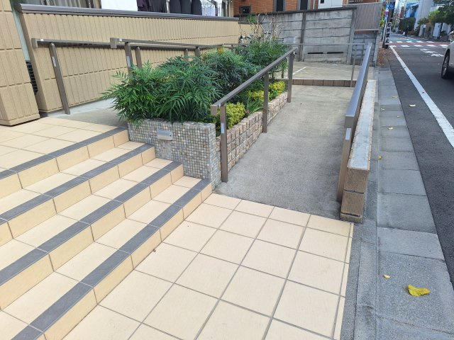 （シニア限定）リーフテラス中村橋のエントランス