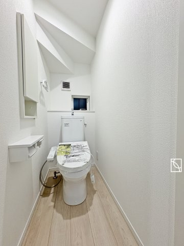 【トイレ】 | おしり洗浄、ビデ洗浄、暖房便座の機能を標準装備。トイレットペーパーの無駄遣いを防ぎ、肌を傷つける心配がありません♪