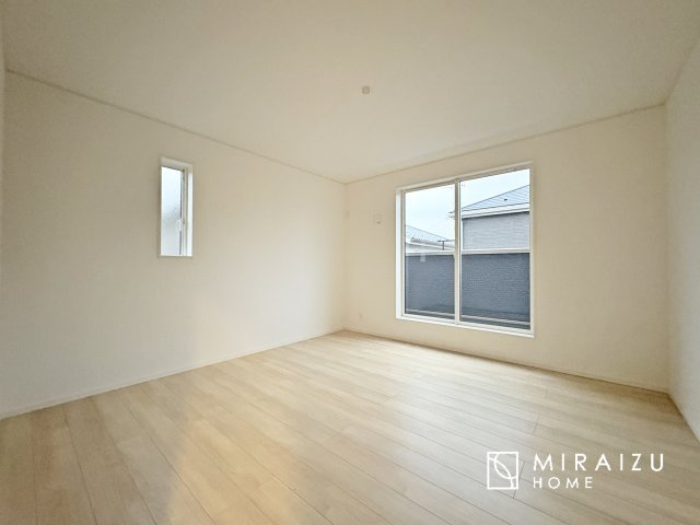 【洋室】 | 暮らしやすさを考えたプランで快適な現地ロケーションを実現。安らぎに満たされる、ゆとりのある日々を過ごせます♪