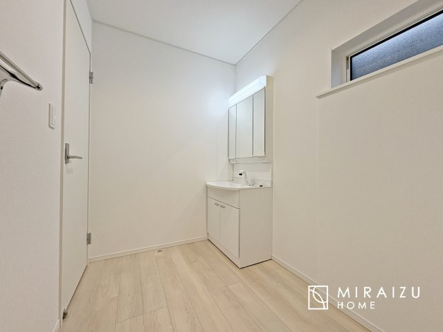 【独立洗面台】 | 暮らしやすさを考えたプランで快適な現地ロケーションを実現。安らぎに満たされる、ゆとりのある日々を過ごせます♪