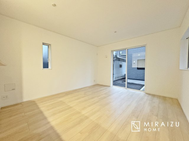 【居間・リビング】 | 建物完成につき、実際のお部屋をごゆっくりご見学いただけます。お休みの日にご家族で見学はいかがでしょう。