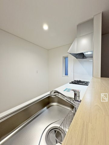 【キッチン】 | 暮らしやすさを考えたプランで快適な現地ロケーションを実現。安らぎに満たされる、ゆとりのある日々を過ごせます♪