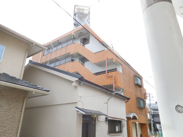 丸矢ハイツのエントランス