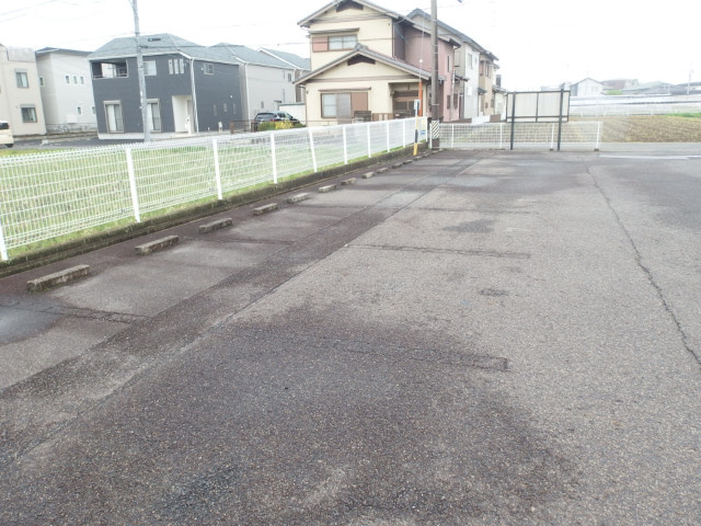 サープラス遊の駐車場