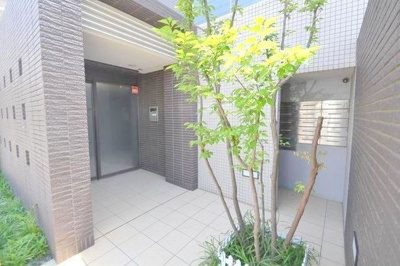 【エントランス】 | リヴェール三軒茶屋 | 落ち着いたエントランスです