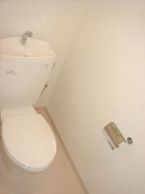 【トイレ】 | リヴェール三軒茶屋 | シンプルで使いやすいトイレです