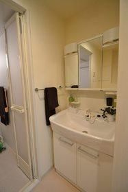 【独立洗面台】 | リヴェール三軒茶屋 | 独立洗面台あり、毎朝おしゃれに忙しい女性の方におすすめです