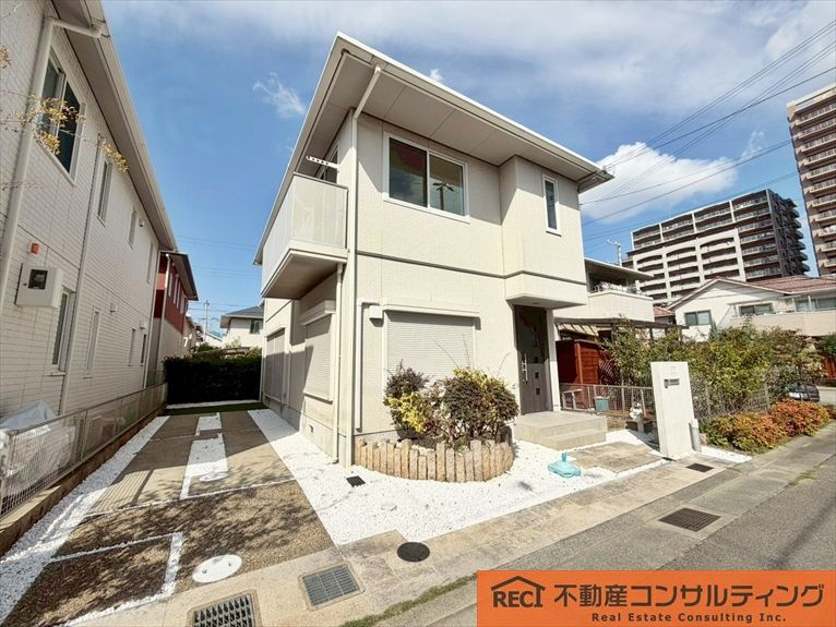 西宮市浜甲子園4丁目　中古戸建の駐車場