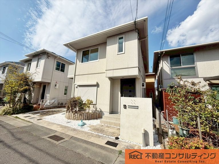 西宮市浜甲子園4丁目　中古戸建のエントランス