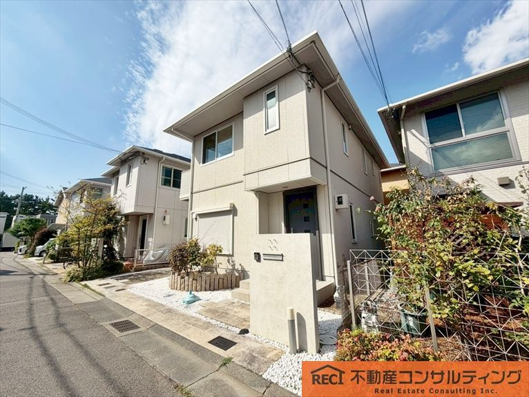 西宮市浜甲子園4丁目　中古戸建の前面道路含む現地写真