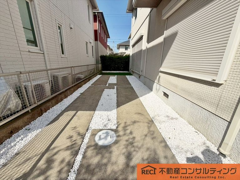 西宮市浜甲子園4丁目　中古戸建の駐車場