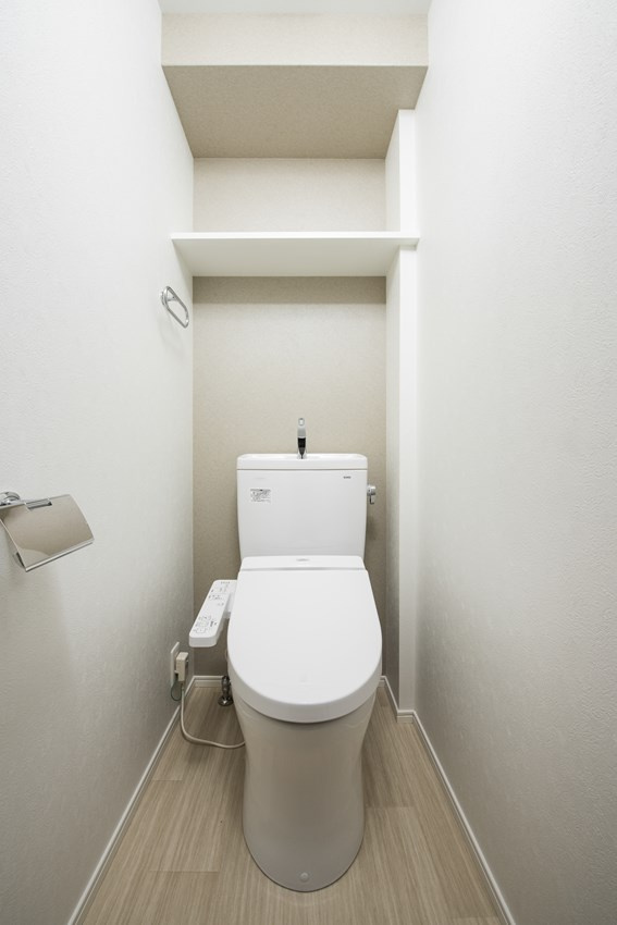 エンクレスト博多GATEのトイレ|落ち着いた色調のトイレです