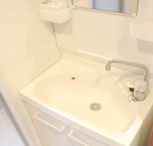 【独立洗面台】 | 目白台サンハイツ | 独立洗面台、小物を置くことができて便利です