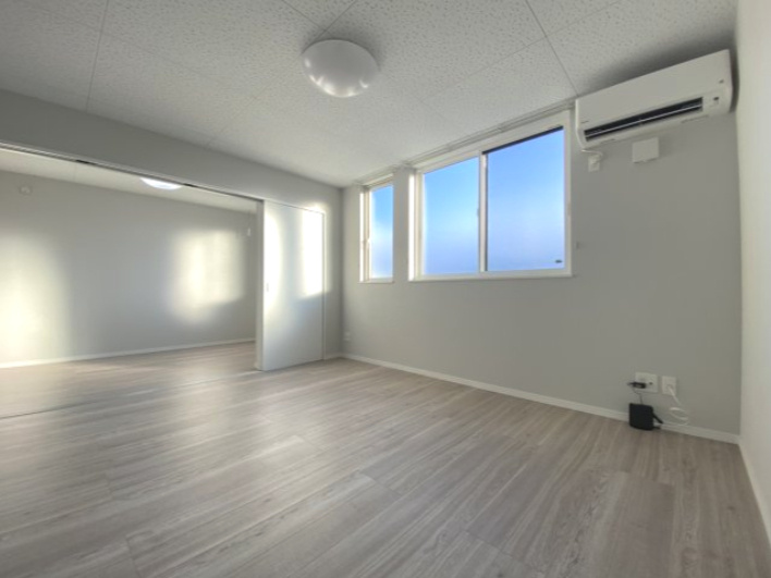 FareEstⅡ（ファーレエスト）の居間・リビング|日当たり良好なリビングです