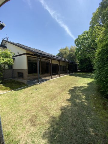 元クリニック・デイサービス施設　美装状態良好の事業用物件の中庭