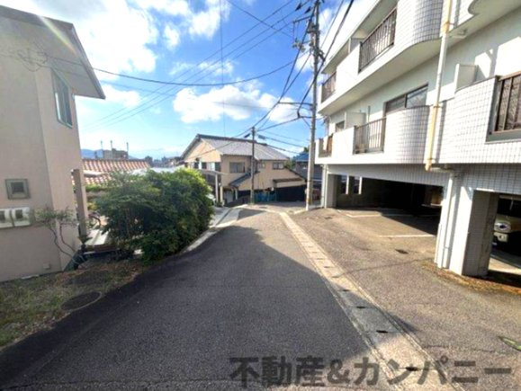 祝谷4丁目のおトチ　松山市祝谷4丁目売土地の前面道路含む現地写真|前面道路含む現地写真です