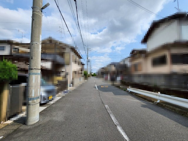 【価格改定】長岡京市今里川原　の前面道路含む現地写真|公道西側幅員約8.9ｍのゆとりある前道！
駐車や車の出し入れもスムーズです。