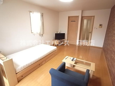 【寝室】 | トリニティー | 開放的な寝室です