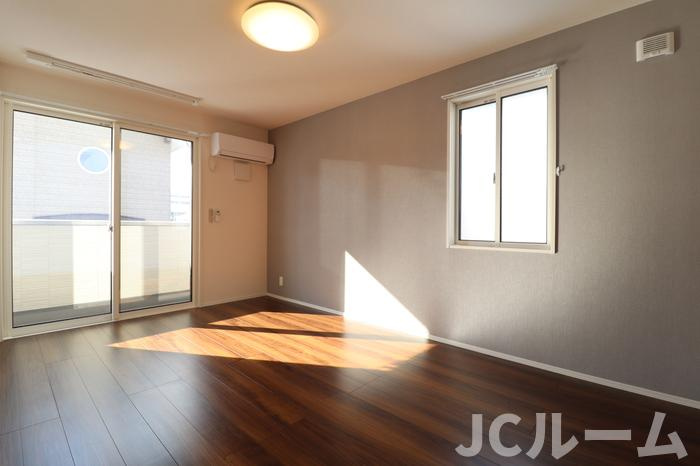 アグレッシブファインの居間・リビング