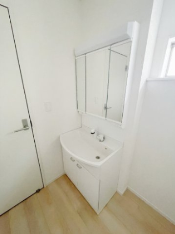 新築戸建・新築建売　会津若松市柳原町2丁目【耐震+制震】城西小・若松四中の独立洗面台|収納豊富な独立洗面台で散らかりやすい洗面所周りもすっきり！