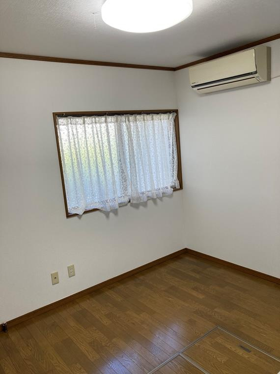 今宿南町戸建の居間・リビング