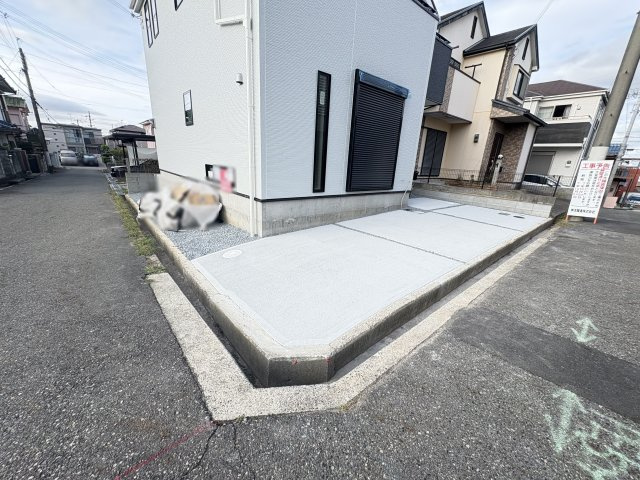 三木市志染町西自由が丘１丁目新築戸建の駐車場