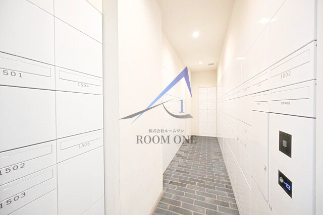 ライオンズミレス蔵前のその他共用部分|集合ポストと宅配ボックスです。