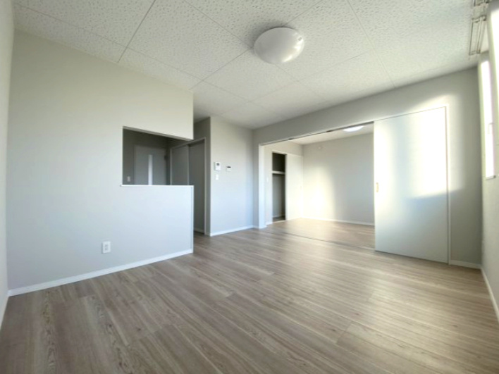 FareEstⅡ（ファーレエスト）の居間・リビング|日当たり良好なリビングです