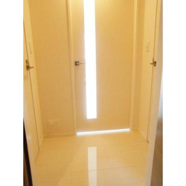 パークアクシス東陽町・親水公園の玄関|※写真は同タイプ住戸です。