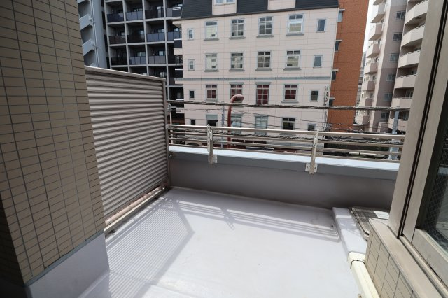 リベルタⅡのバルコニー|外からの目が気にならないバルコニーで洗濯物が干せます