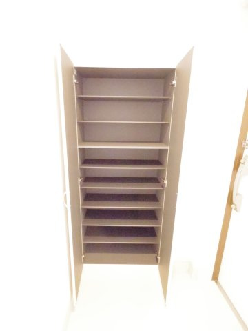 リブリ・クリークウエストのその他