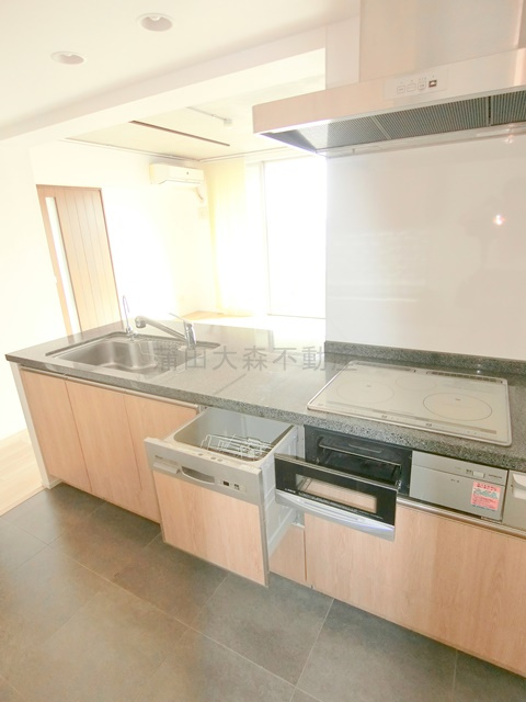 バースシティ大田中央のキッチン|3口IH食洗器付きカウンターキッチン