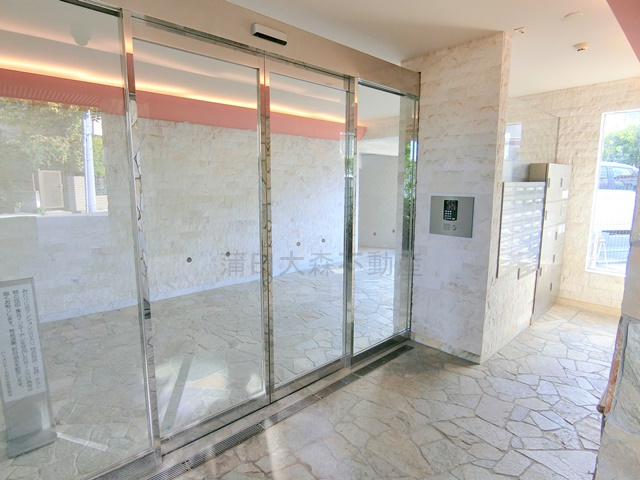 バースシティ大田中央のエントランス|防犯カメラTVモニター付オートロック宅配BOXメールBOX管理人室