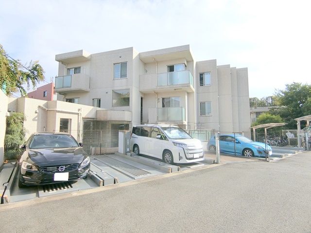 バースシティ大田中央の駐車場