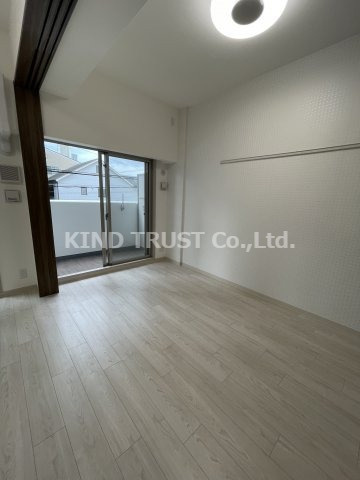 エステムコート新梅田の洋室|落ち着いた色調の洋室です