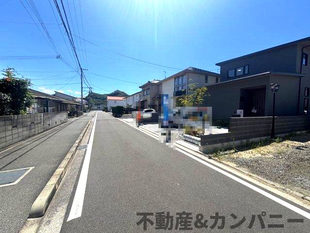 ミサワホームタウン北斎院2号棟　松山市北斎院町新築分譲戸建の前面道路含む現地写真|前面道路含む現地写真です